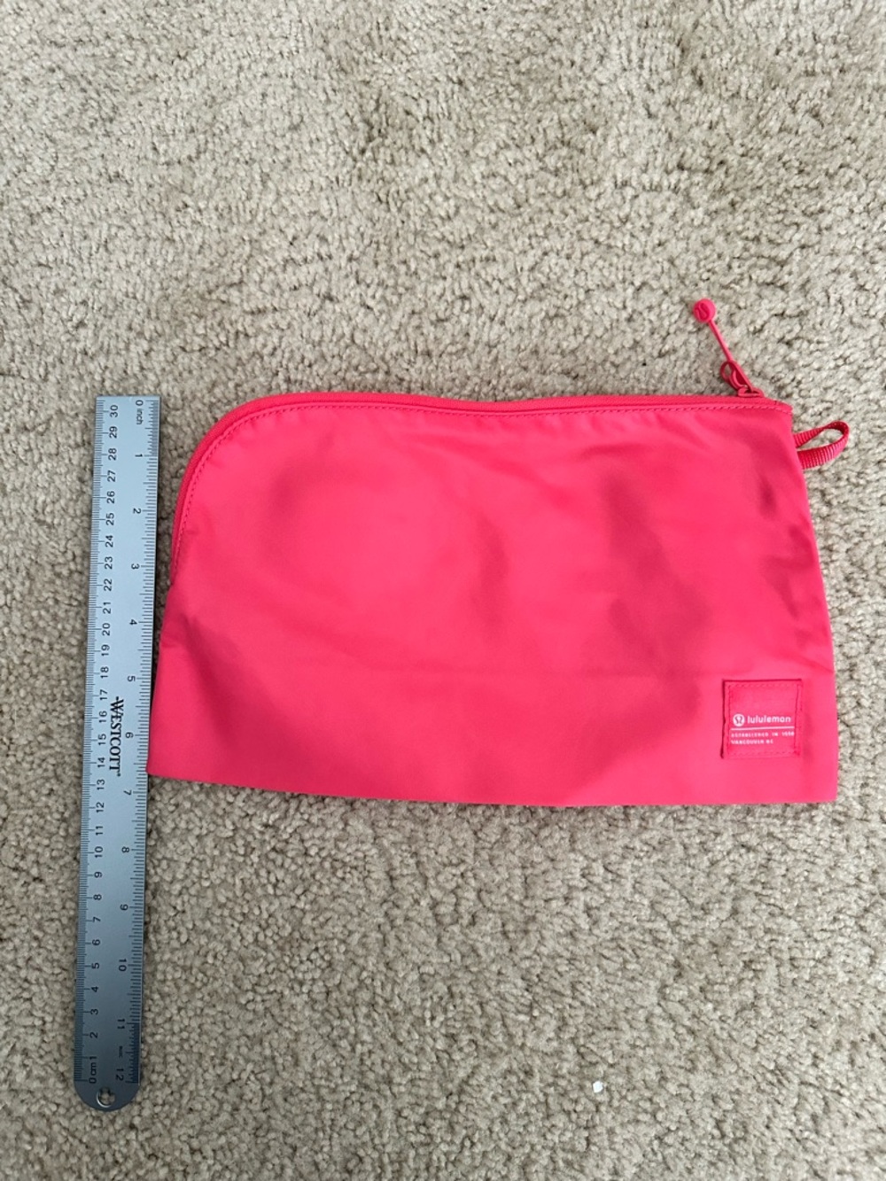 Lululemon Lightweight Zipper Pouch Cosmetic‎ Bag 4L in Lipgloss EUC - Picture 8 of 8
